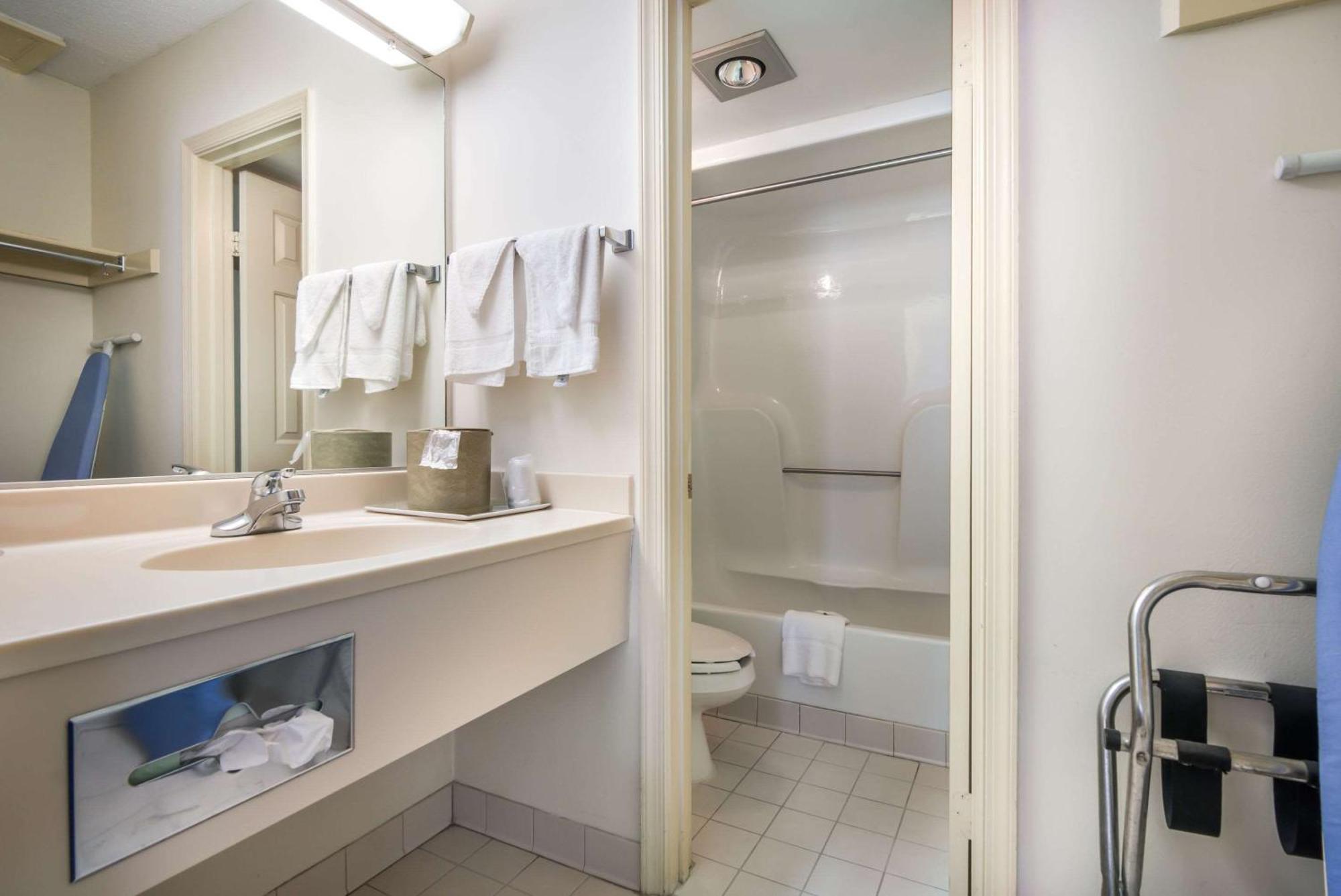 Quality Inn Little Creek Virginia Beach Exterior photo