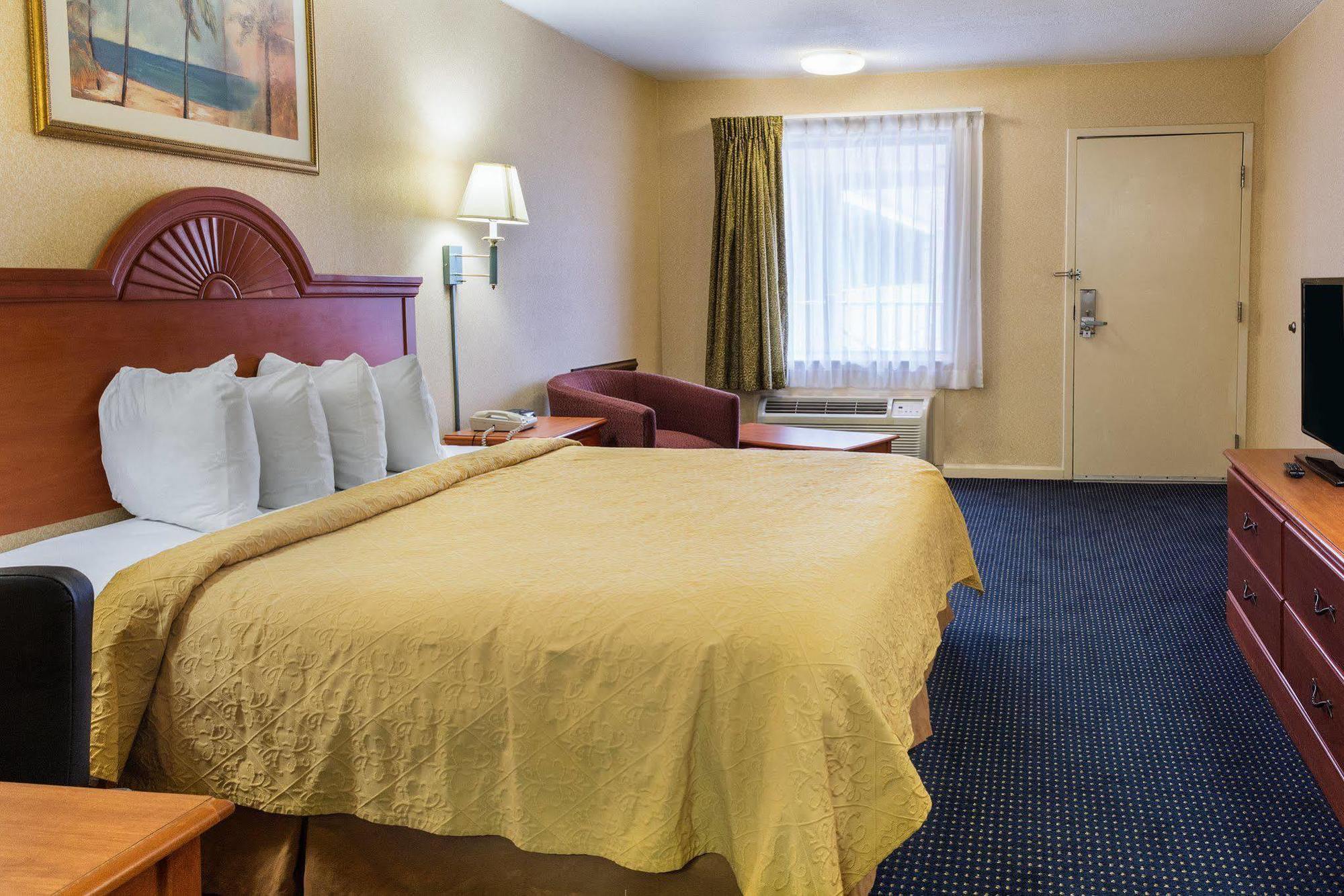 Quality Inn Little Creek Virginia Beach Exterior photo